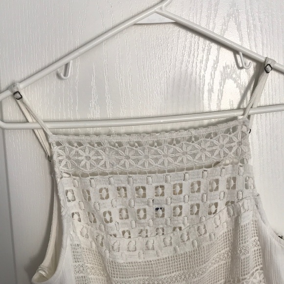 Roxy with white dress - Picture 8 of 8